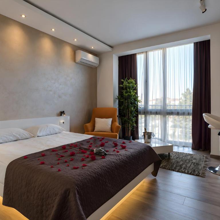 Luxury Boutique City Center Apartments - Standard Apartment - 1