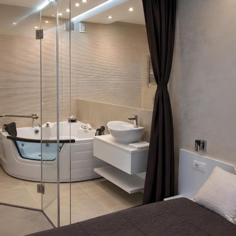 Luxury Boutique City Center Apartments - Standard Apartment - 3