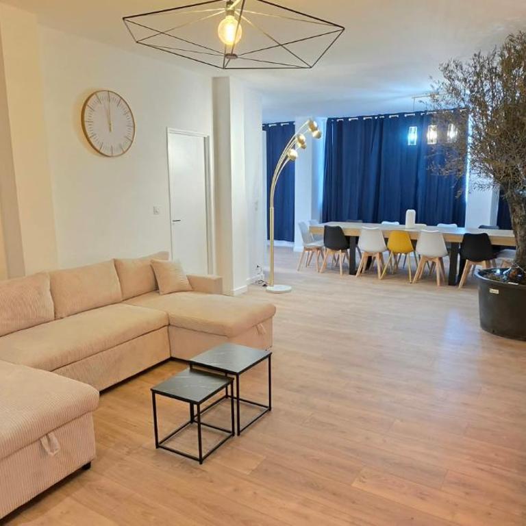 Le Magnifique, 15 personnes, garage, 3 minutes à pied du sanctuaire et gare - Appartement - 6