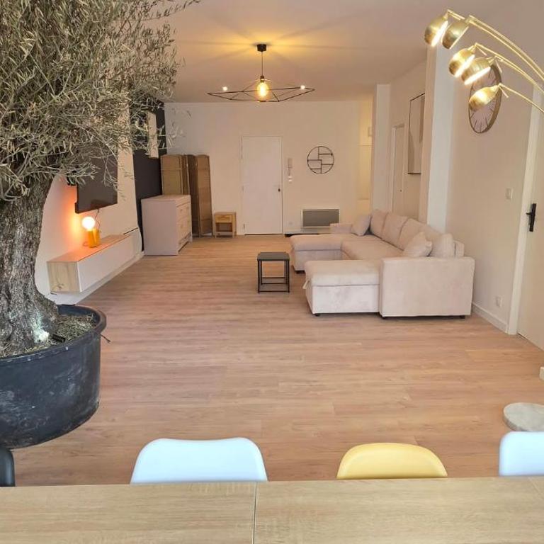 Le Magnifique, 15 personnes, garage, 3 minutes à pied du sanctuaire et gare - Appartement - 10