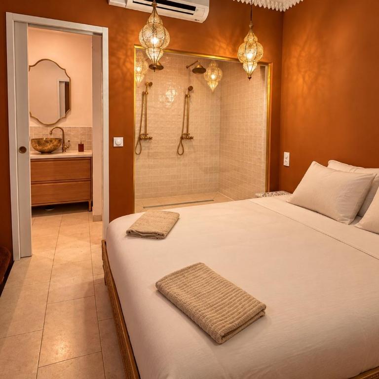 Eaux Spa Rive Droite - Zimmer mit Queensize-Bett und Whirlpool-Badewanne - 3