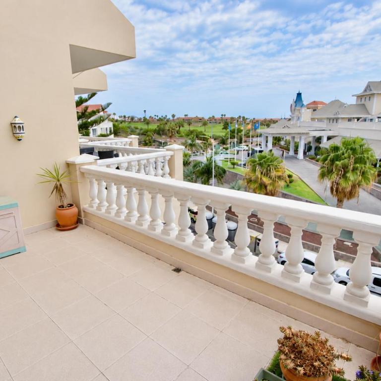 Golf Park Sunny Cozy Penthouse near the Ocean with large double terraces, fiber WIFI, 3 pools, NEW bbq South Tenerife - Apartamento con terraza - 60