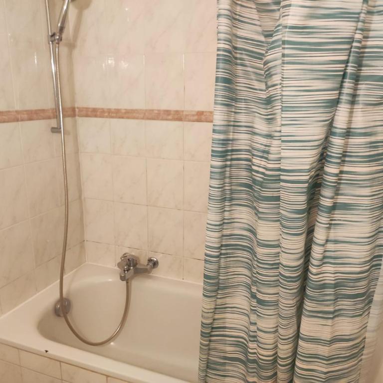 Hôtel Balzac - Grande Chambre Double - 2
