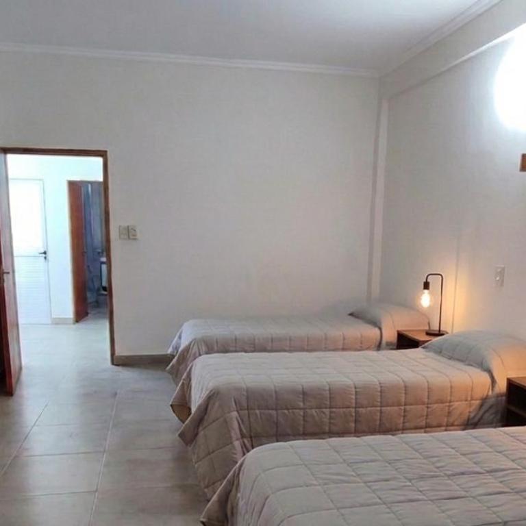 Casa grande con 3hab a 5 minutos del estadio y nodo tecnologico - Three-Bedroom House - 14