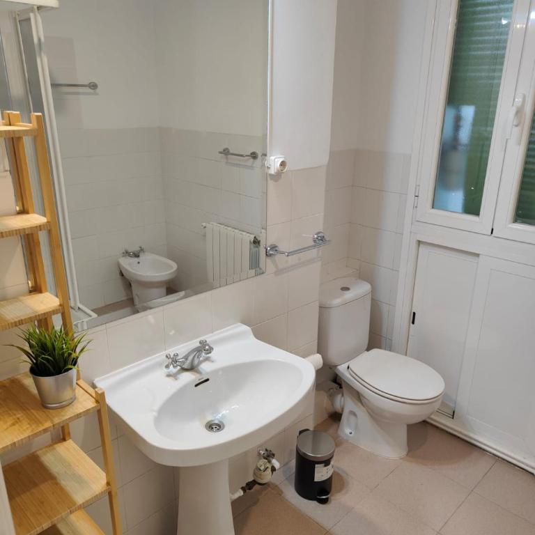 Fernan Gonzalez Street, Private rooms - Standard Doppelzimmer mit Gemeinschaftsbad - 8