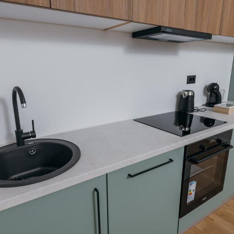 Apartments Seven - 30 Steps from the Beach with Private Parking - Deluks Studio sa Queen Krevetom - 7