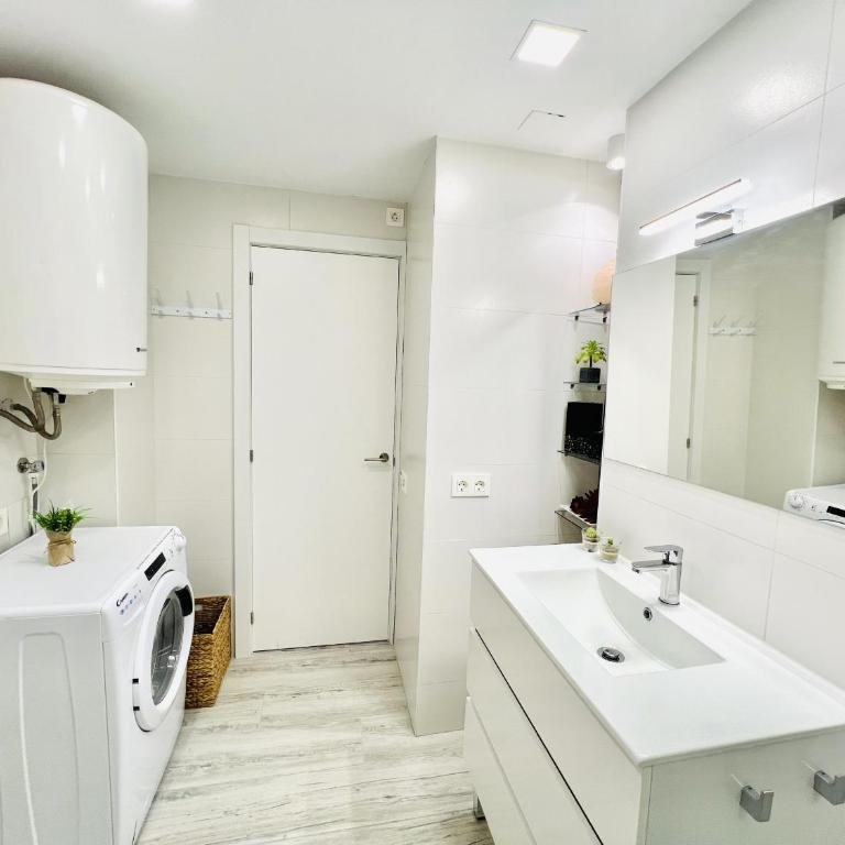 WELCS APARTAMENTO 455 PDA con piscina y vistas - Apartment with Balcony - 12