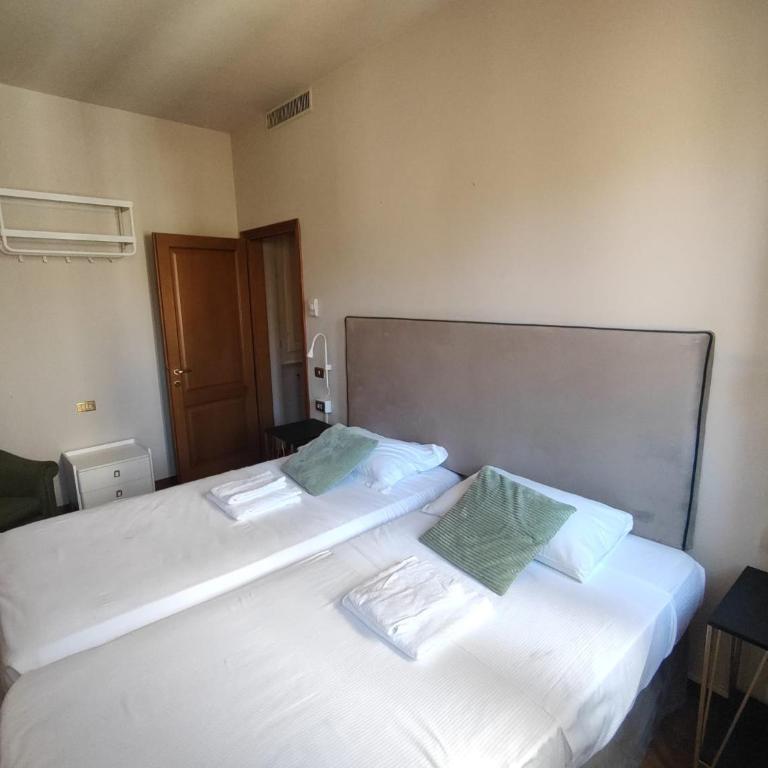 Via Panzani 16, 3rd Floor - Antonella - Elegant & Spacious, 3-Bedroom in Historic Center - One-Bedroom Apartment - 35