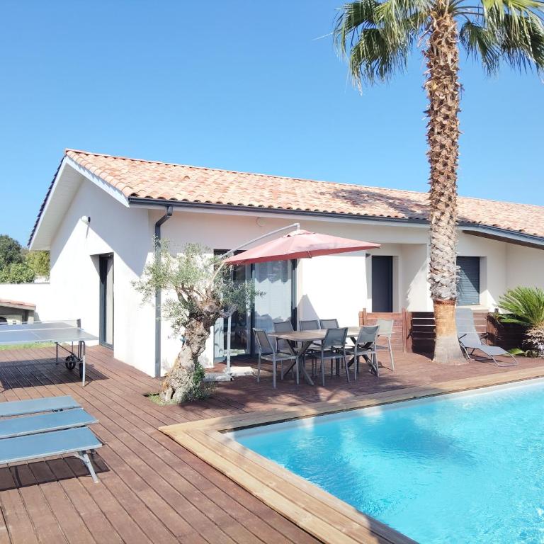 Villa familiale avec piscine chauffée calme proche du centre - Villa 3 Chambres - 1