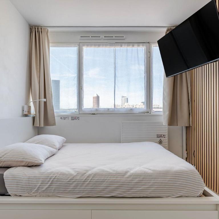 Cozy Retreat with Balcony - Lyon Train Station - One-Bedroom Apartment - 3