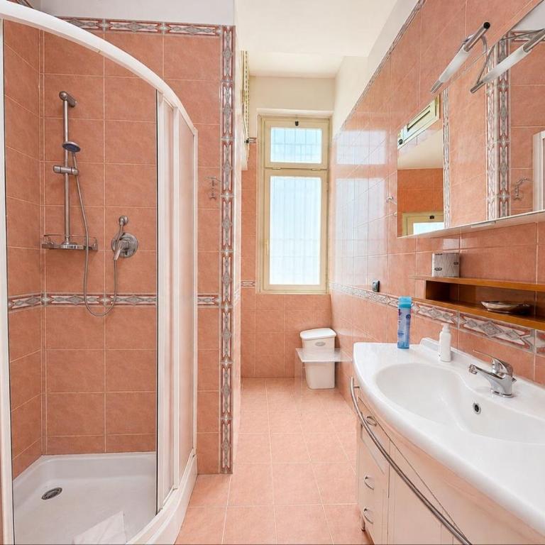 3 min from Termini Station - 3 Bedrooms - 3 Private Bathrooms - Apartment mit 3 Schlafzimmern und Balkon - 18