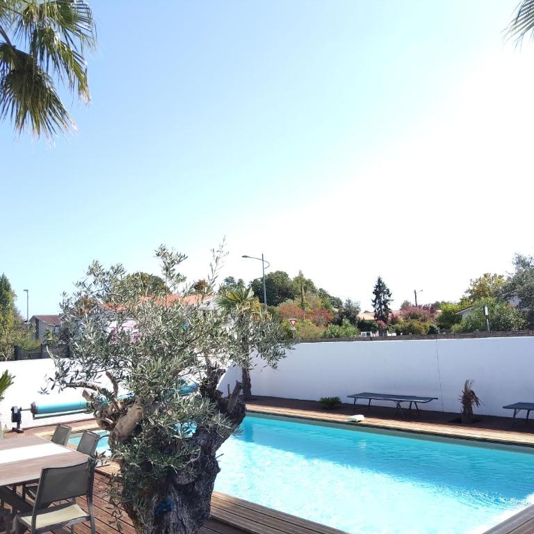 Villa familiale avec piscine chauffée calme proche du centre - Villa 3 Chambres - 4