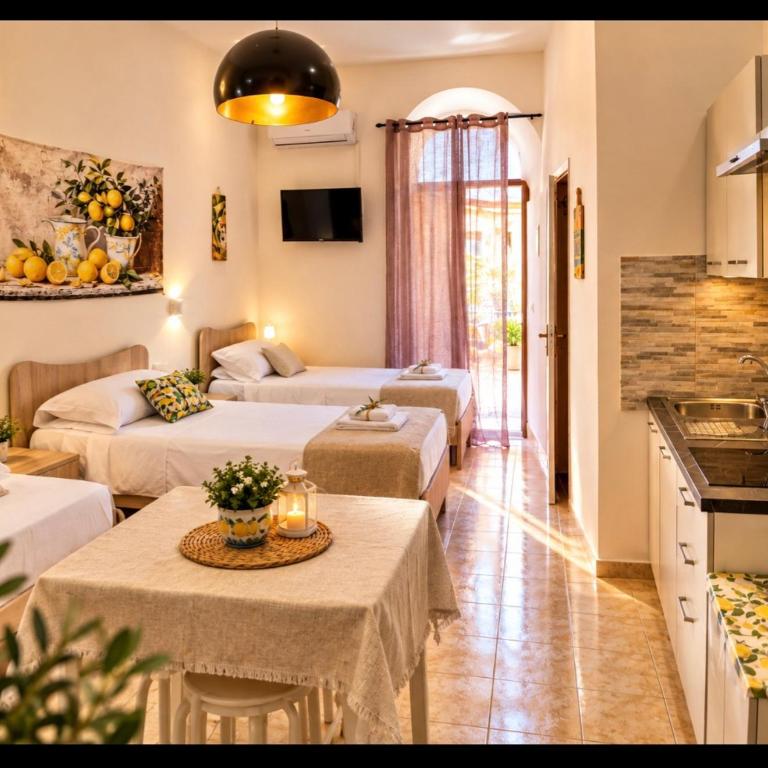 B&B Le Lumìe L' antico Cortile Camere Con Cucina Privata With Private Kitchen - Family Room with Private Bathroom - 5