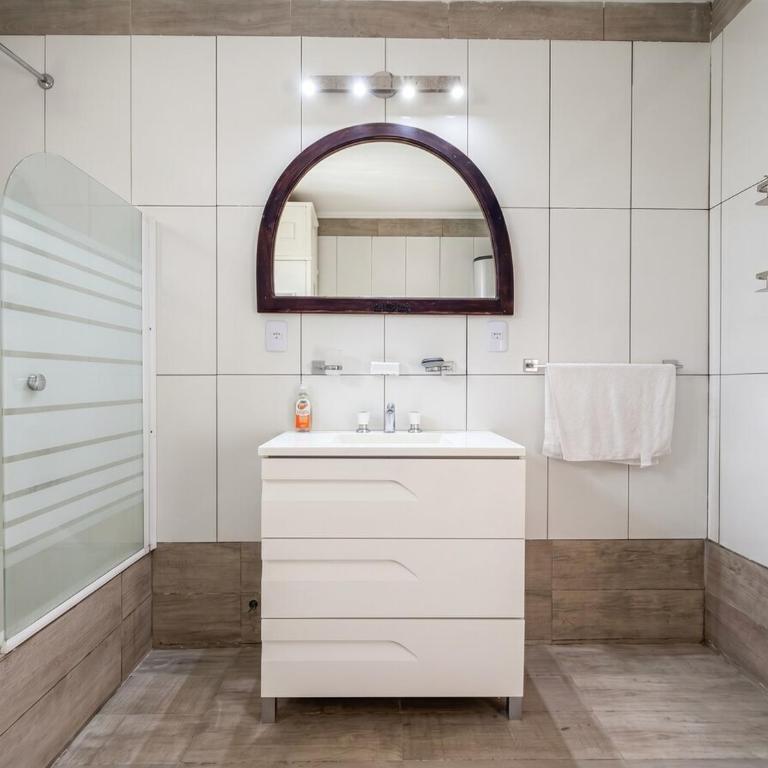 Gran patio y quincho enorme para grandes asados - Two-Bedroom House - 17