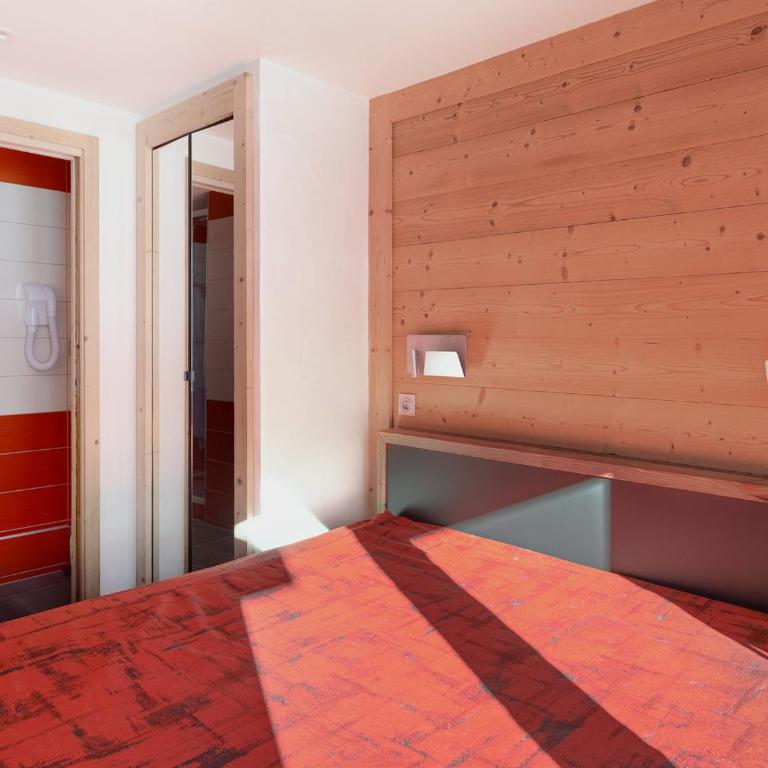 Appartement rénové près des pistes avec espace bien-être et parking - Five-Bedroom Apartment - 16