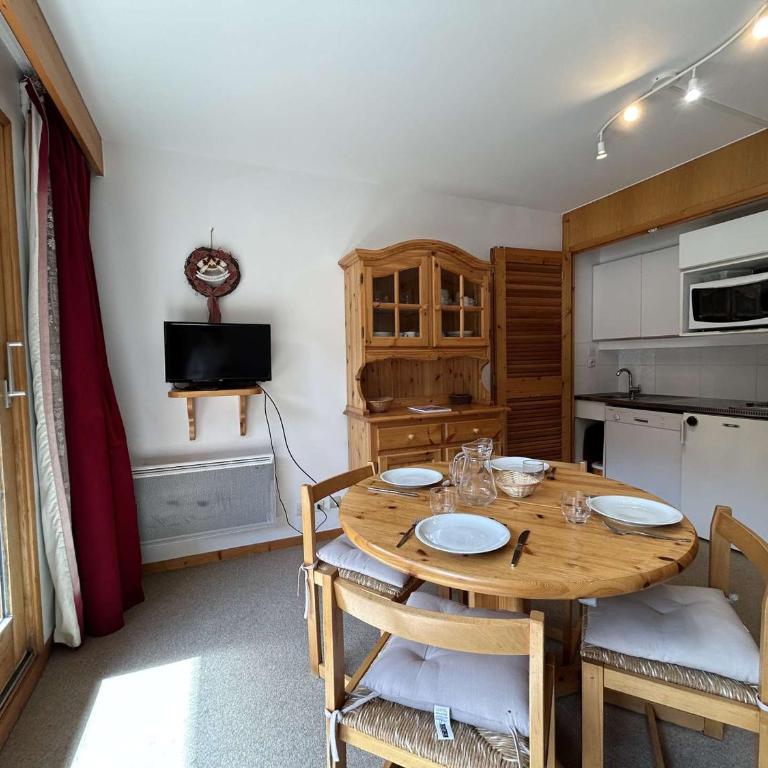 Studio cosy à Méribel, à 20m des pistes, avec balcon, casier à ski et accès facile aux navettes - Appartement 1 Chambre - 20