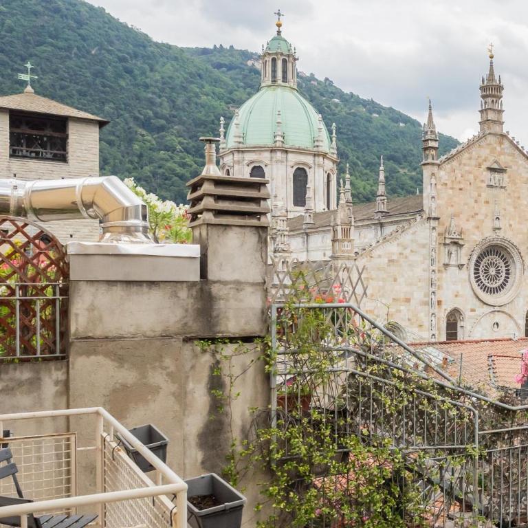 Duomo View Balconies by Rent All Como - Apartamento - 30