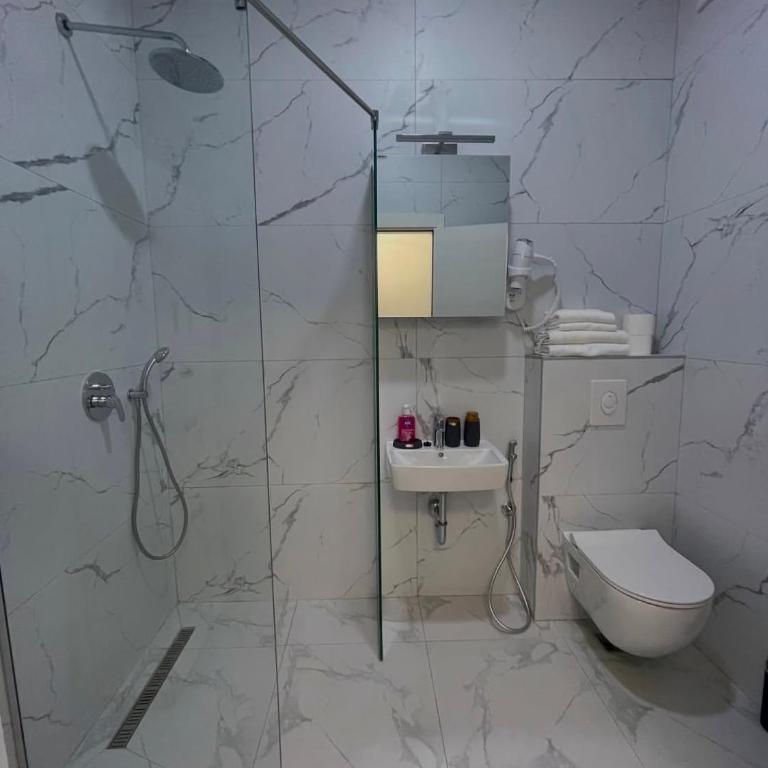 Delux Apartmani Dadi Plaza - Deluxe Apartment mit Balkon und 2 Schlafzimmern - 17