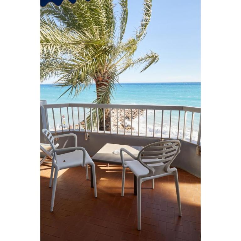 Hôtel Le Dauphin - Chambre Double ou Lits Jumeaux avec Balcon - Vue sur Mer - 10