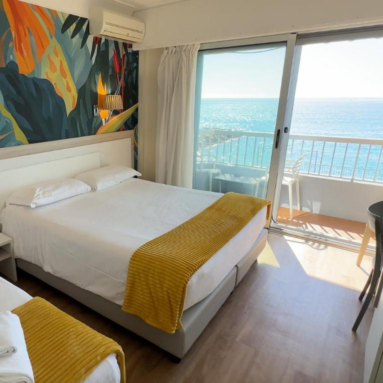 Hôtel Le Dauphin - Chambre Triple Standard - Vue sur Mer - 1