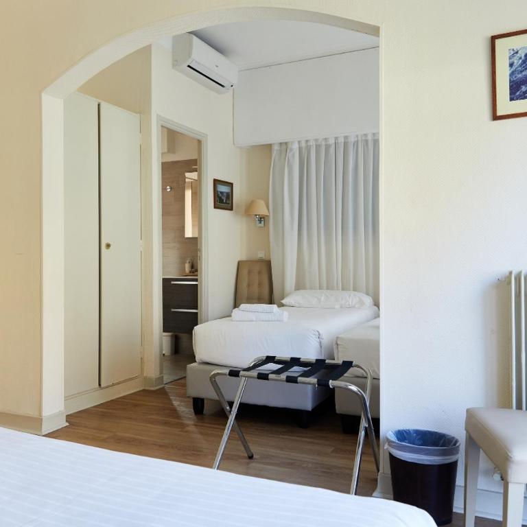 Hôtel Le Dauphin - Chambre Familiale - 8