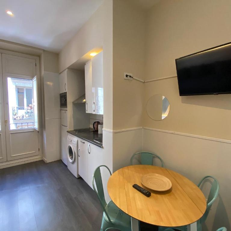 Apartments Madrid Plaza Mayor-Cava baja - Chambre Quadruple Duplex avec Balcon - 25
