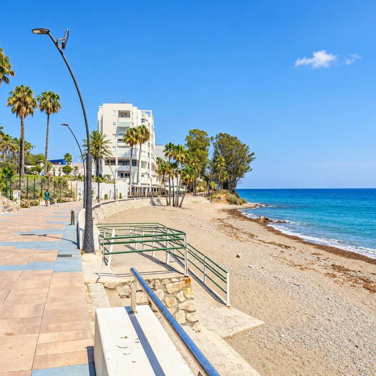 Cubo's Estepona Oceanview Apartment & Free Parking - Apartment - 52