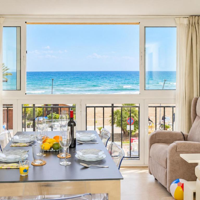 Cubo's Estepona Oceanview Apartment & Free Parking - Apartment - 2