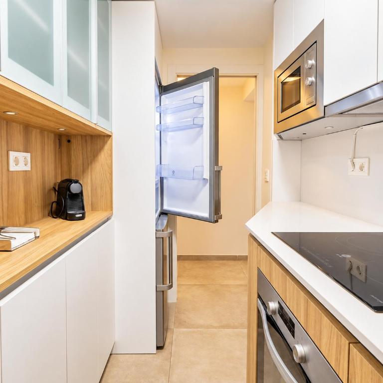 Cubo's Estepona Oceanview Apartment & Free Parking - Apartment - 10