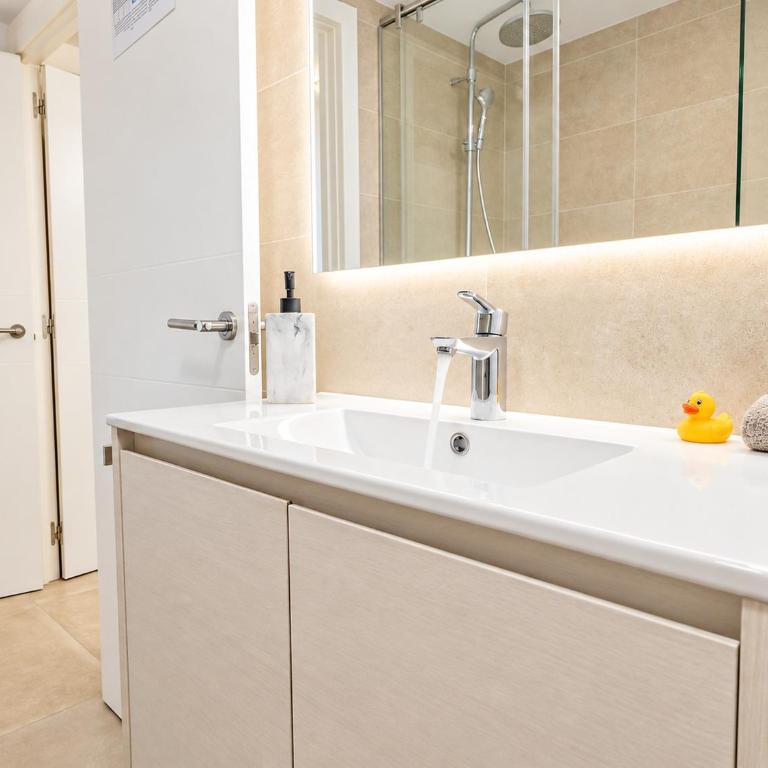 Cubo's Estepona Oceanview Apartment & Free Parking - Apartment - 29