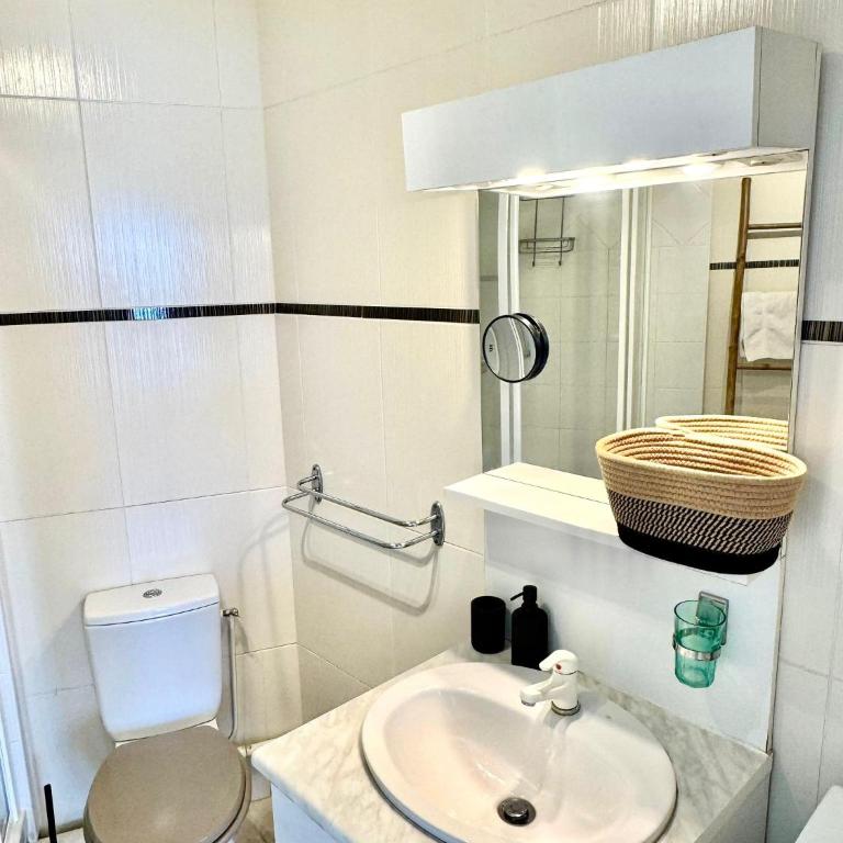 Bright apartment with balcony - Two-Bedroom Apartment - 8
