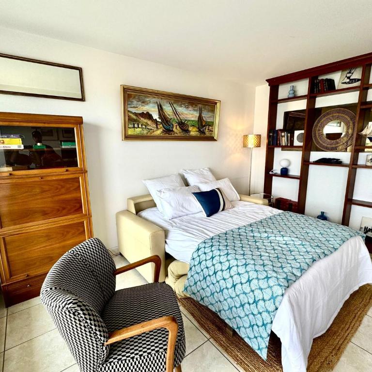 Bright apartment with balcony - Two-Bedroom Apartment - 15