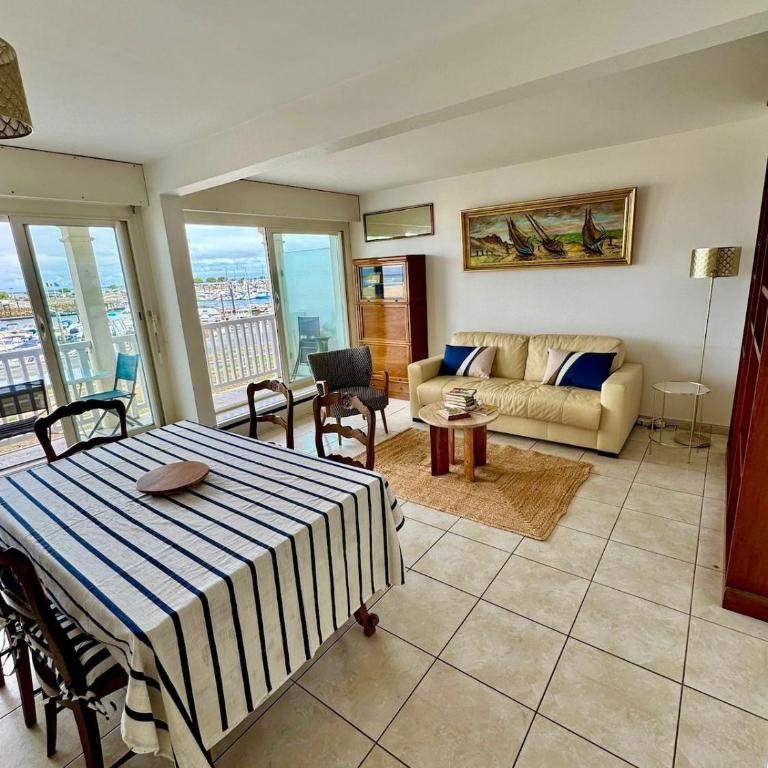 Bright apartment with balcony - Two-Bedroom Apartment - 18