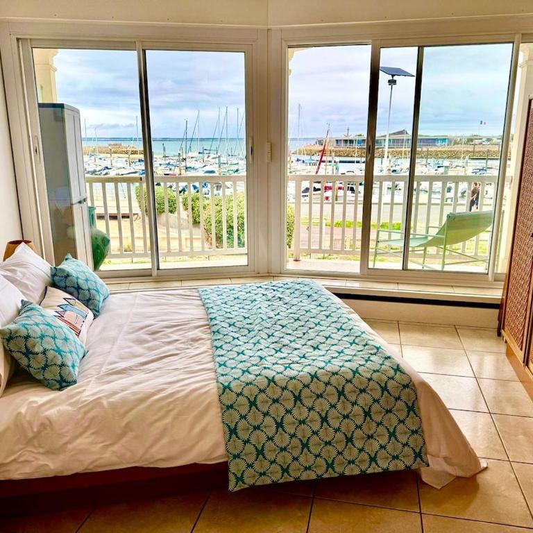 Bright apartment with balcony - Two-Bedroom Apartment - 20