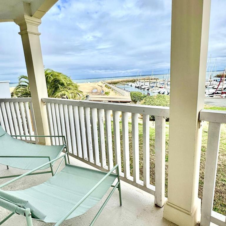 Bright apartment with balcony - Two-Bedroom Apartment - 3