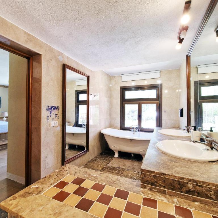AA Guest - The Andalusian Villa with private Pool - Casa de 5 dormitorios - 3
