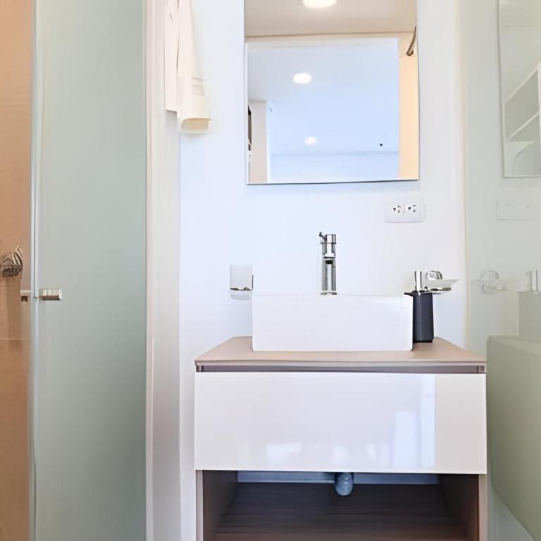 Brand New | Premium Studio, Strategic Location - Apartment - 11