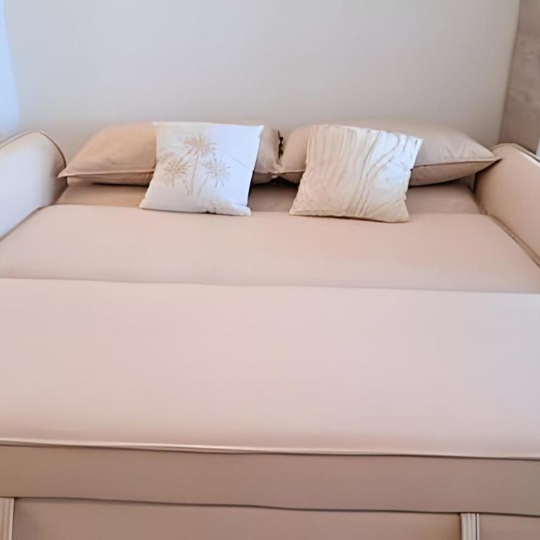Brand New | Premium Studio, Strategic Location - Apartment - 17