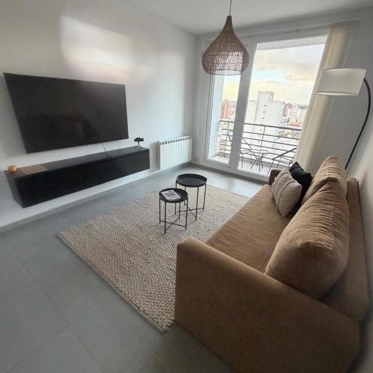 "Estomba VISTA PREMIUM, céntrico, nuevo, super equipado, con balcón, cochera opcional en el mismo edificio"" - Apartamento de 1 dormitorio - 40