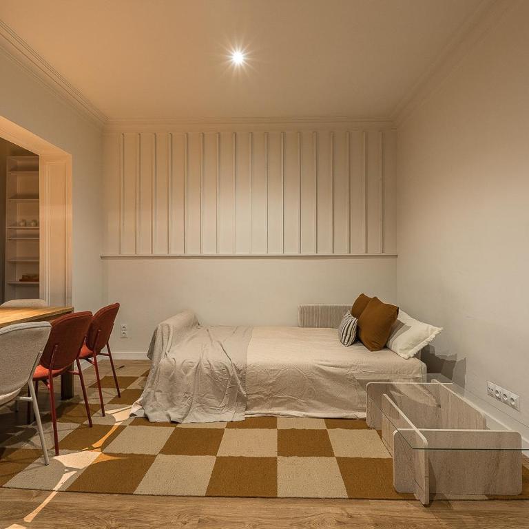 Elegant Stay at Sagrada Familia - Mallorca Street - Four-Bedroom Apartment with Balcony - 3