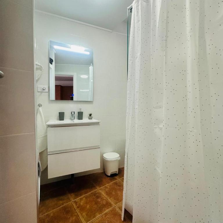 Exclusive 1-Bedroom Apartment in Las Américas - Apartamento de 2 dormitorios - 8