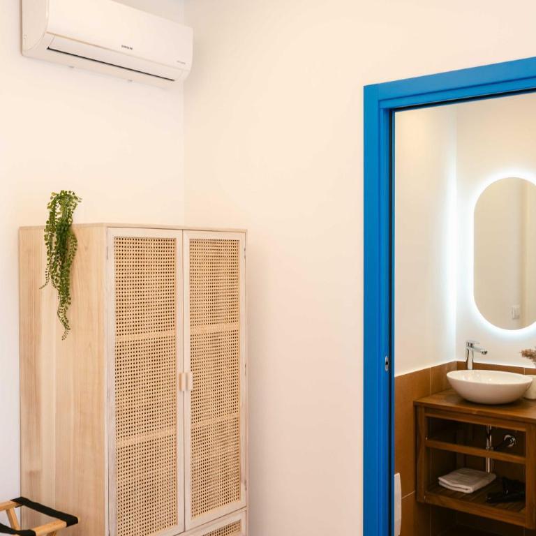 Calima Guest House - Deluxe Double Room with Balcony - 10