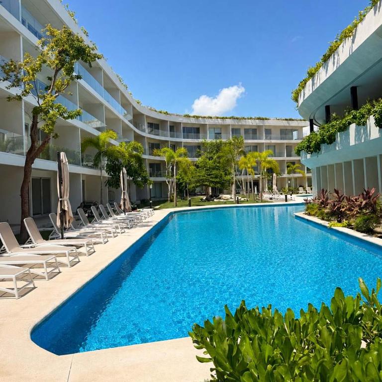 Upscale Playacar Studio w Balcony & 4 Pools - Apartment - 1