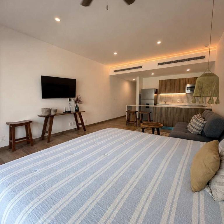 Upscale Playacar Studio w Balcony & 4 Pools - Apartment - 2