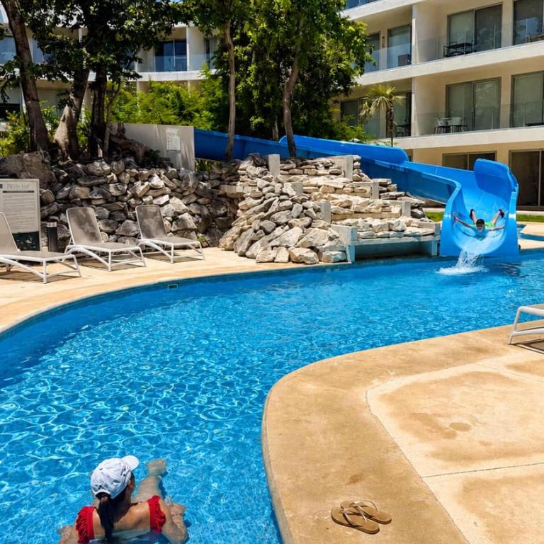 Upscale Playacar Studio w Balcony & 4 Pools - Apartment - 24