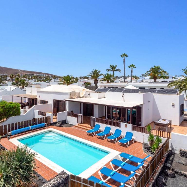 Villa Clarybel by Villa Plus - Villa - 10