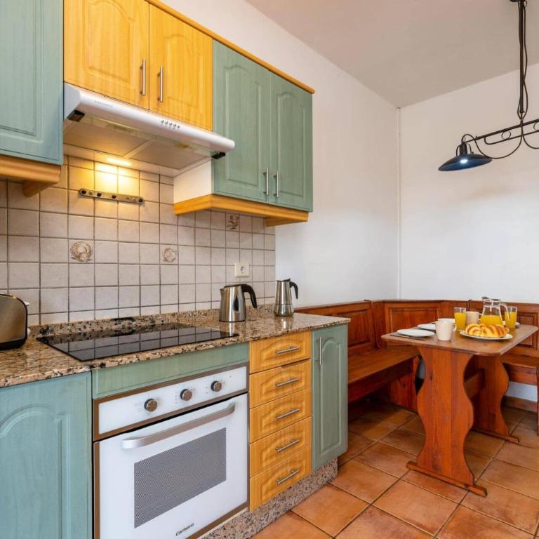 Villa Clarybel by Villa Plus - Villa - 14