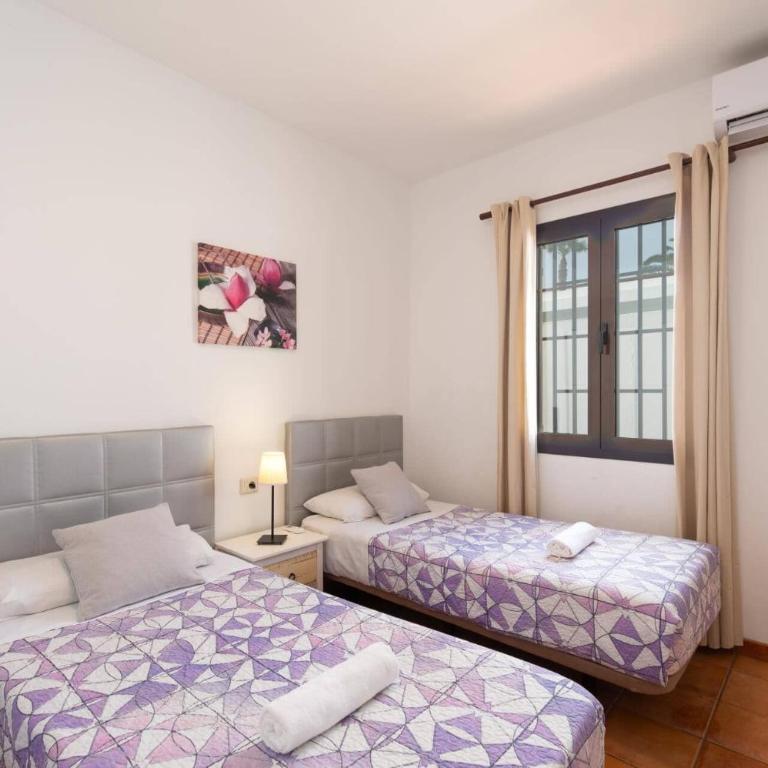 Villa Clarybel by Villa Plus - Villa - 19