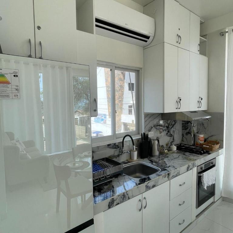 Sweet ocean view, steps from the beach - Two-Bedroom Apartment - 5