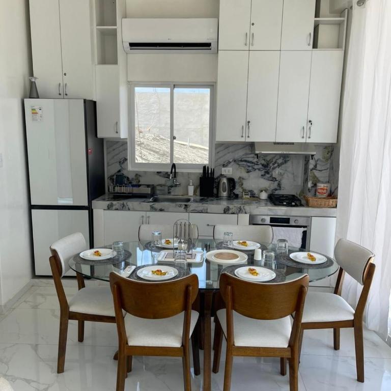 Sweet ocean view, steps from the beach - Two-Bedroom Apartment - 9